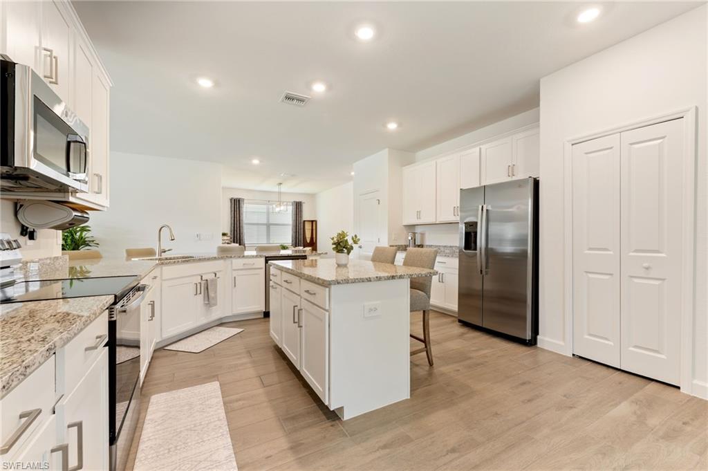 COUNTRY CLUB - Residential Lease
