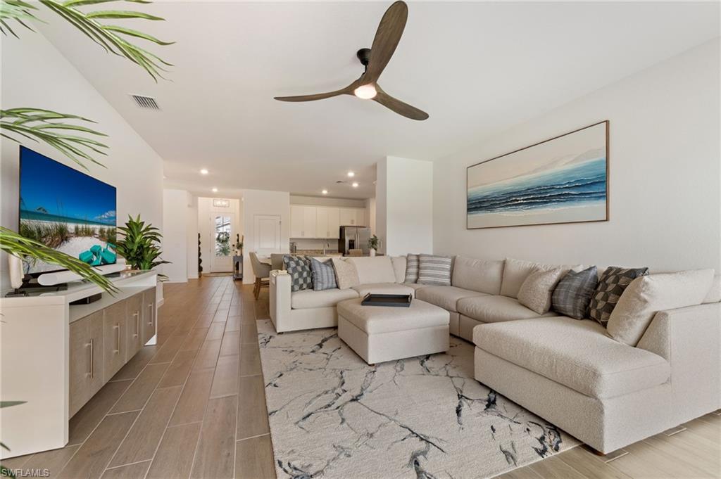 COUNTRY CLUB - Residential Lease
