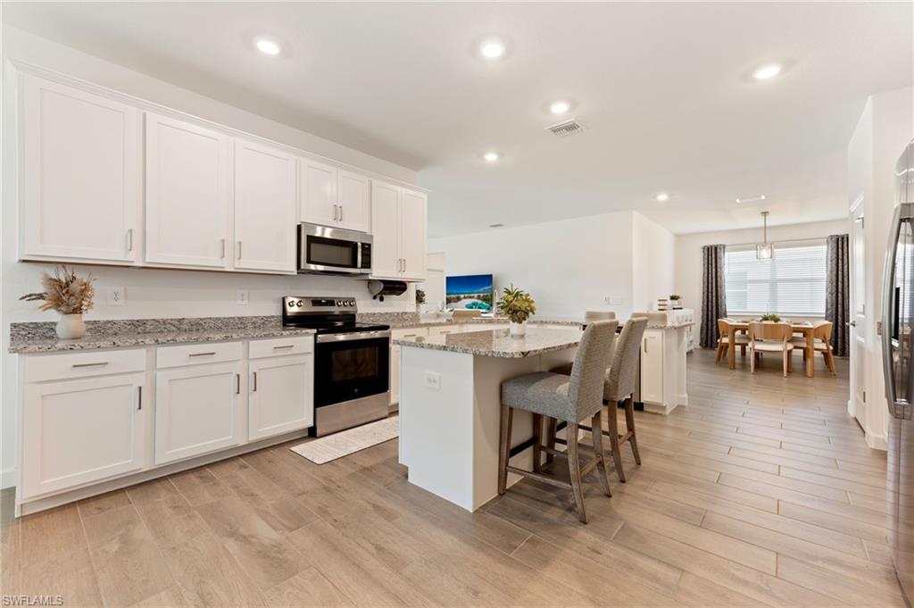 COUNTRY CLUB - Residential Lease