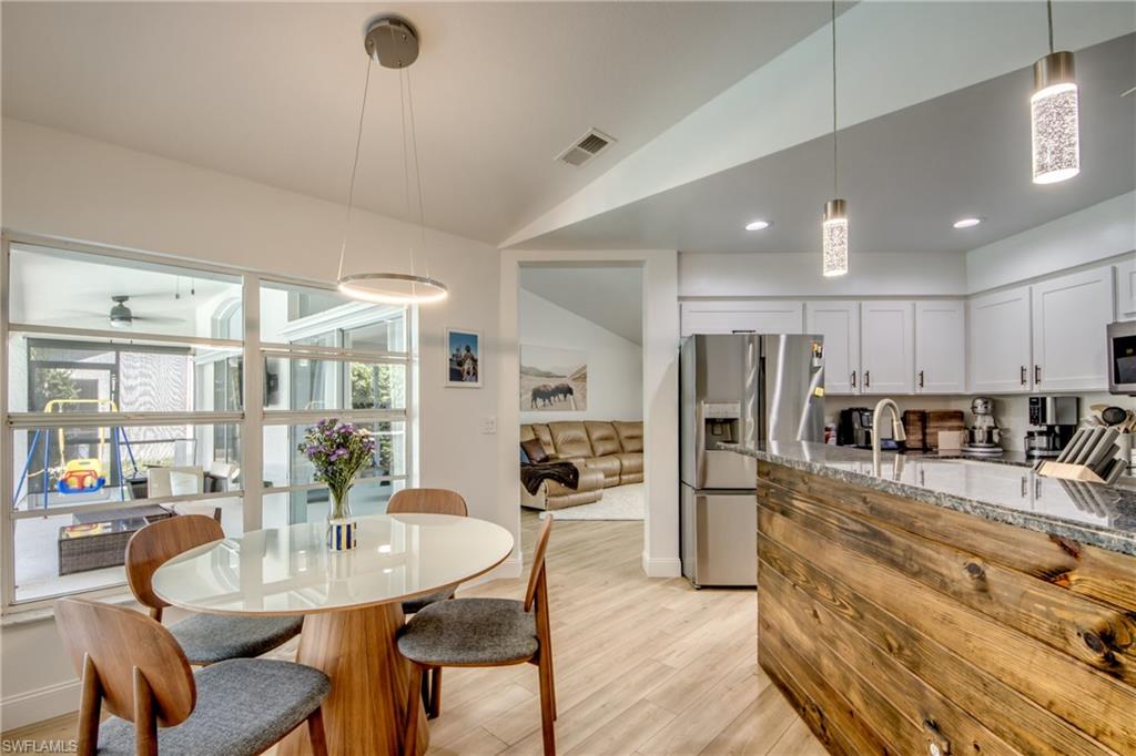 COUNTRY OAKS - Residential