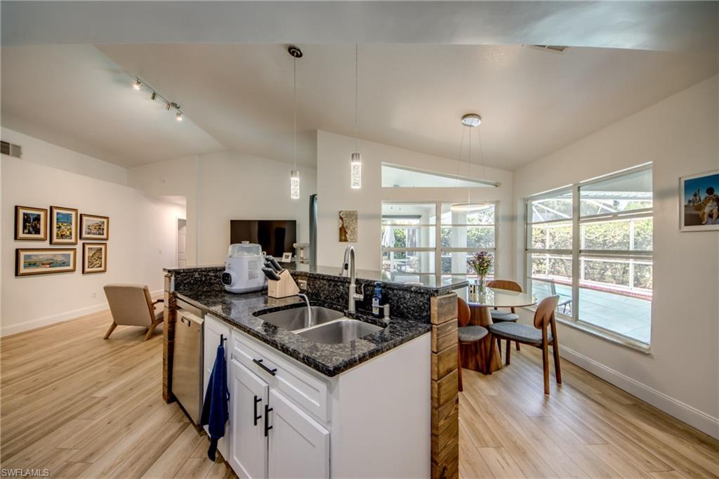 COUNTRY OAKS - Residential