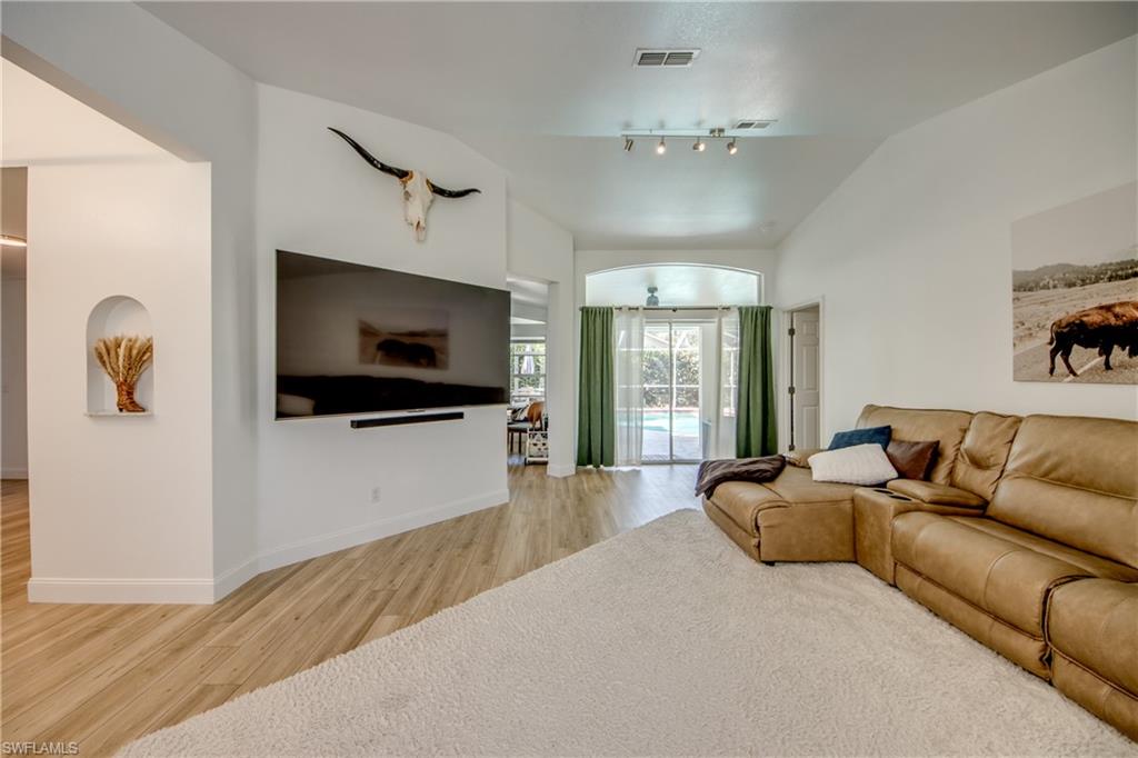 COUNTRY OAKS - Residential