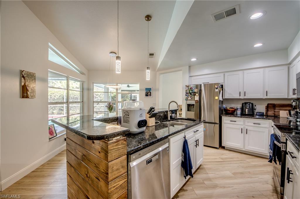 COUNTRY OAKS - Residential