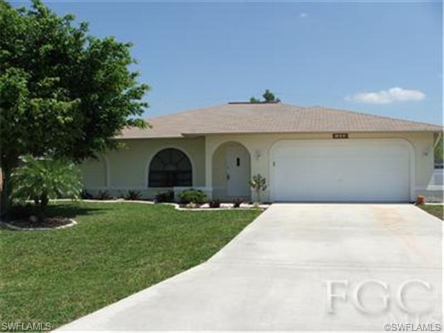 Multiple offer situation. Please submit highest and best by 12pm March 30th. Great split plan home located in desirable SE location. Close to everything you could possibly want...shopping, dining, restaurants, bridges, and more!  Enjoy those hot days sitting by your own private pool. Need a little extra space, there is a shed in the backyard that has electric hooked up already. Call today for your showing!