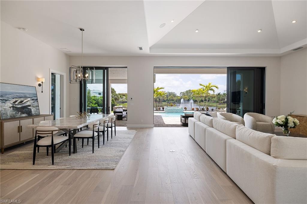 THE ENCLAVE OF DISTINCTION - Residential