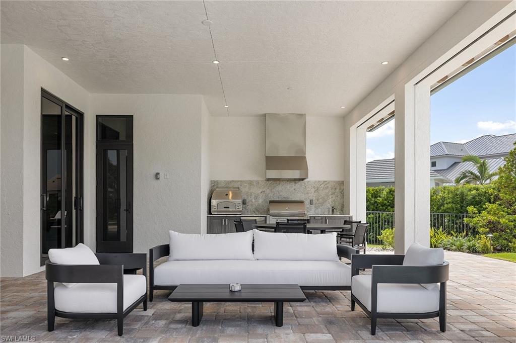 THE ENCLAVE OF DISTINCTION - Residential