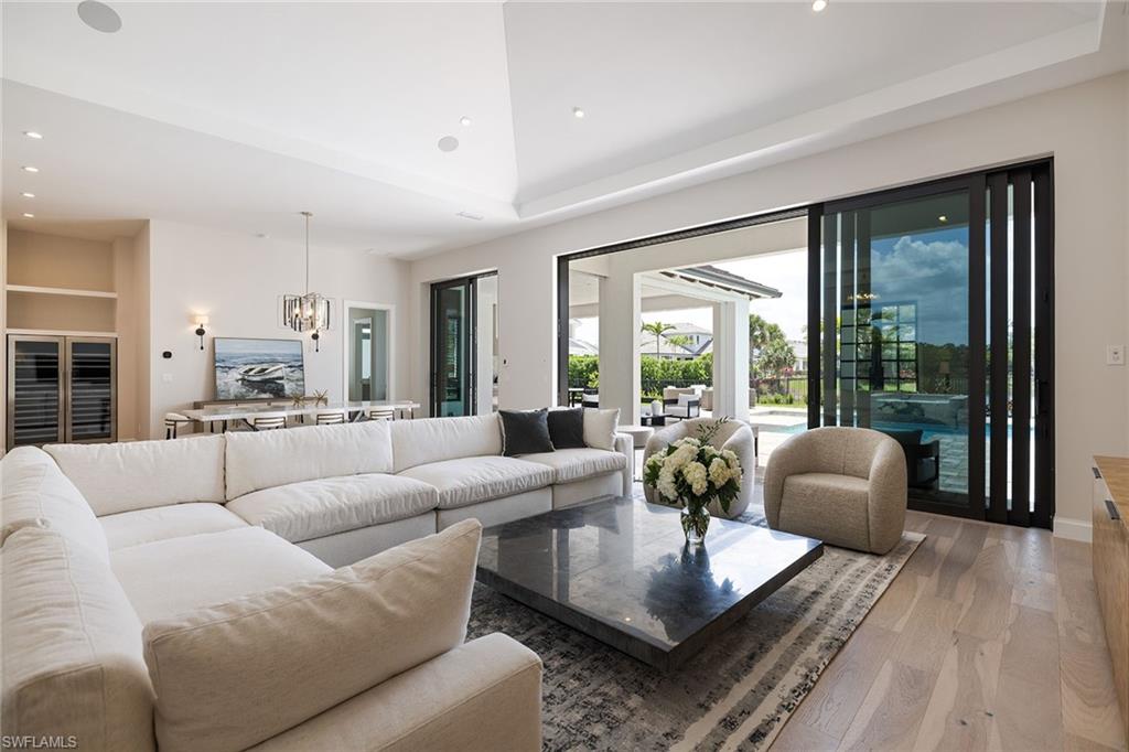 THE ENCLAVE OF DISTINCTION - Residential