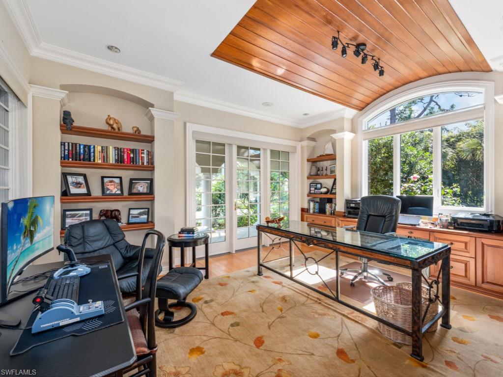 BAY WOODS - Residential