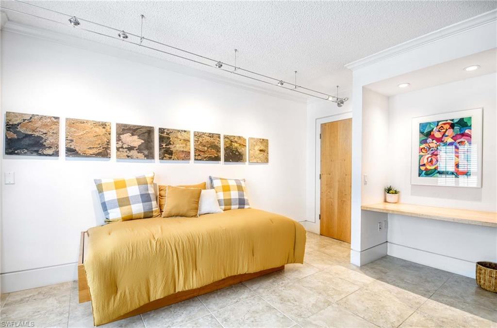 WHITEHALL - Residential