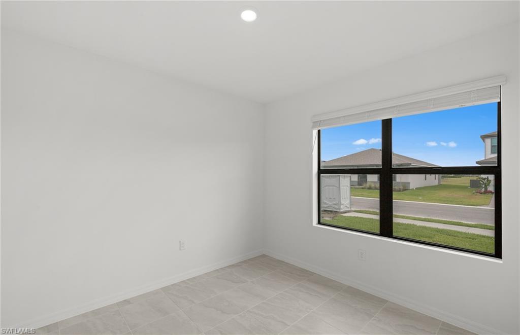 WHISPERING LAKES - Residential