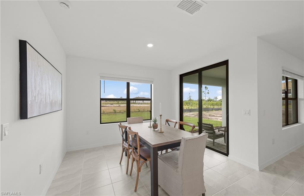 WHISPERING LAKES - Residential