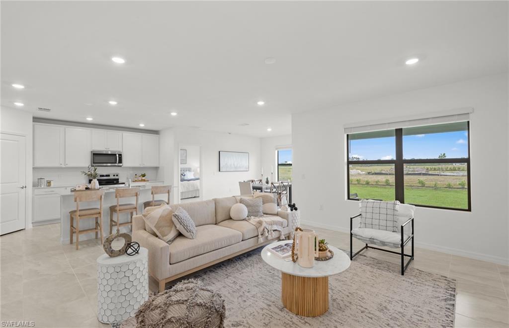 WHISPERING LAKES - Residential