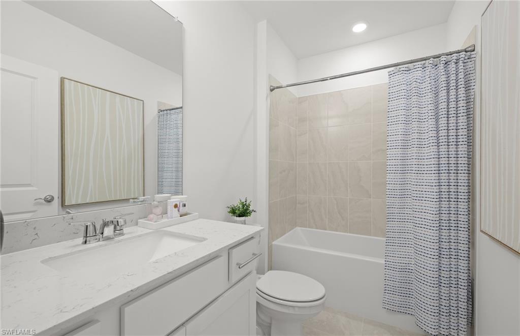 WHISPERING LAKES - Residential