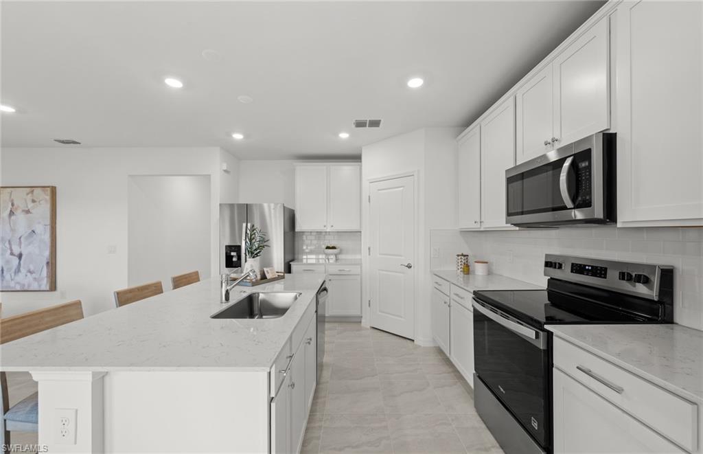 WHISPERING LAKES - Residential