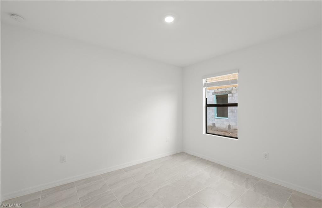 WHISPERING LAKES - Residential