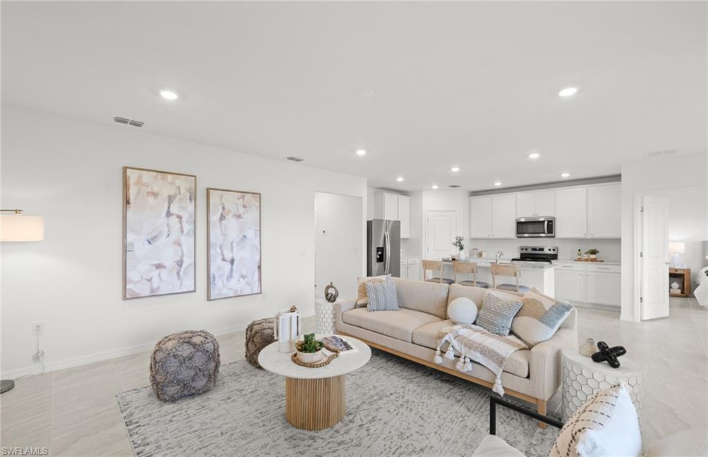 WHISPERING LAKES - Residential