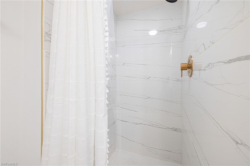 PIPERS POINTE - Residential