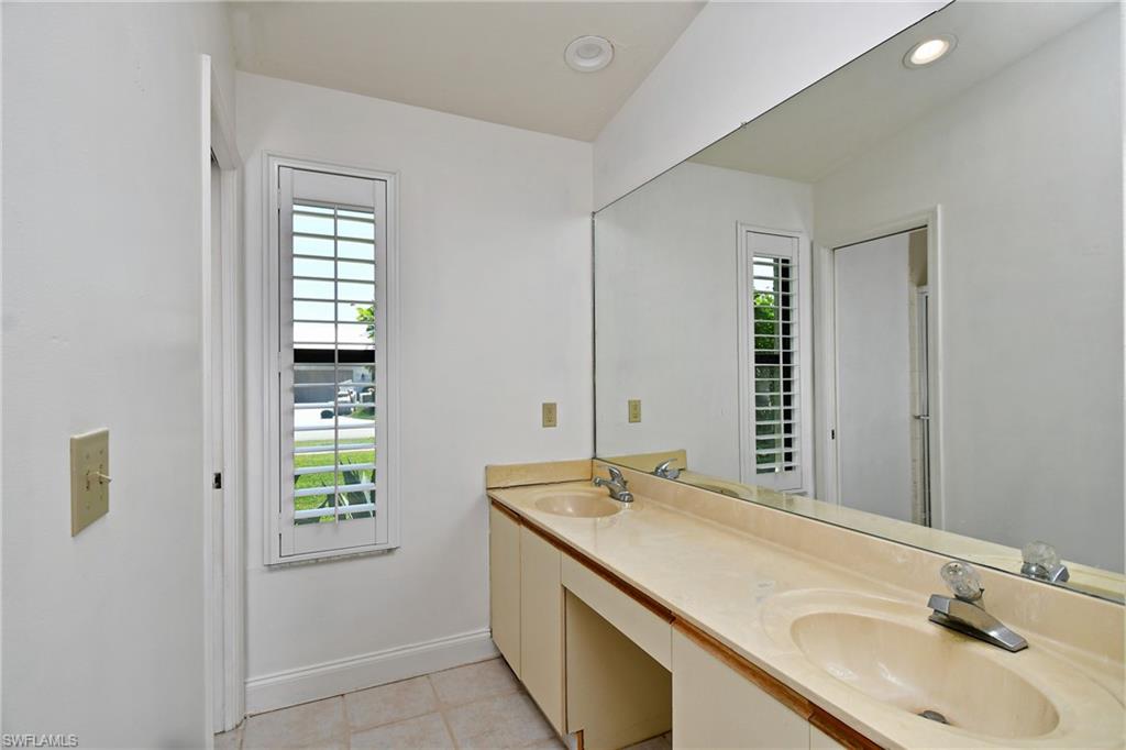 LONGSHORE LAKE - Residential