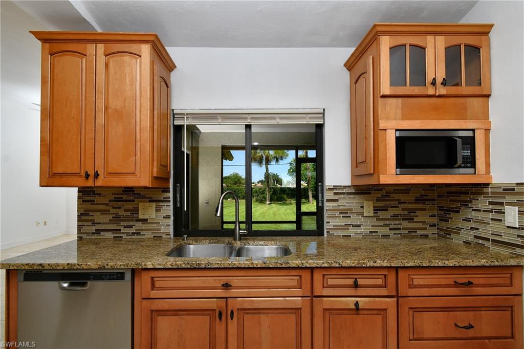 LONGSHORE LAKE - Residential