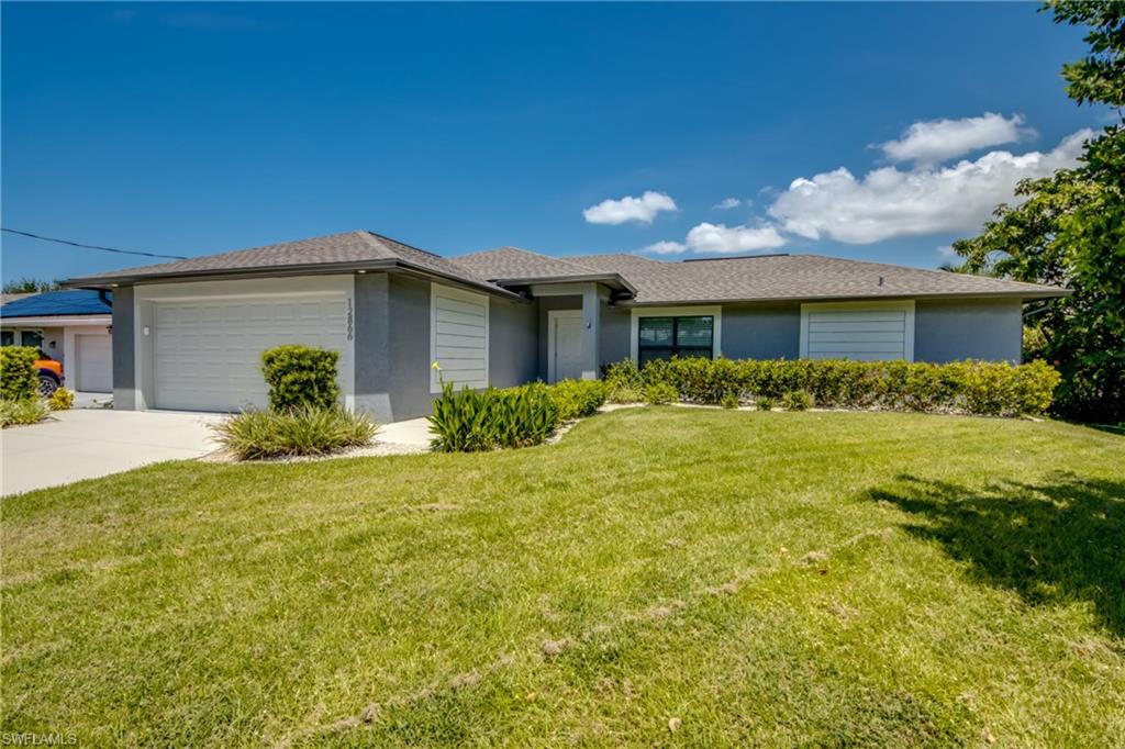 Stunning 4 bedroom or 3 bedroom plus den nested in the prestigious McGregor Iona area of Fort Myers. Built in 2022 this contemporary residence offers modern elegance and impeccable craftsmanship.  Enjoy the convenience of being closely situated to pristine beaches, vibrant entertainment, upscale shopping and exquisite dining options.