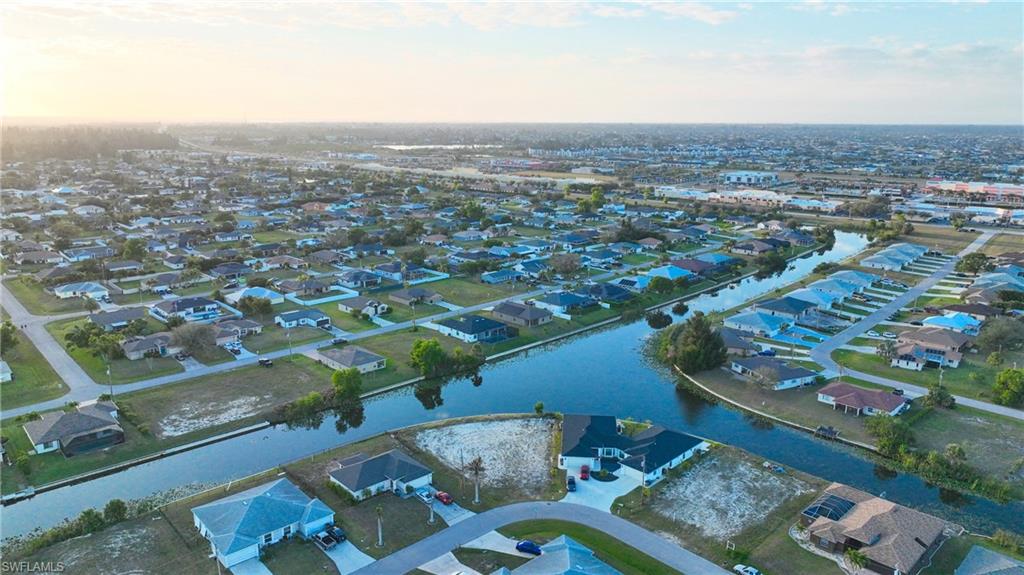CAPE CORAL - Land