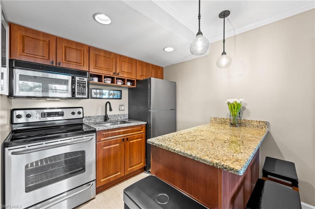 VANDERBILT TOWERS - Residential Lease