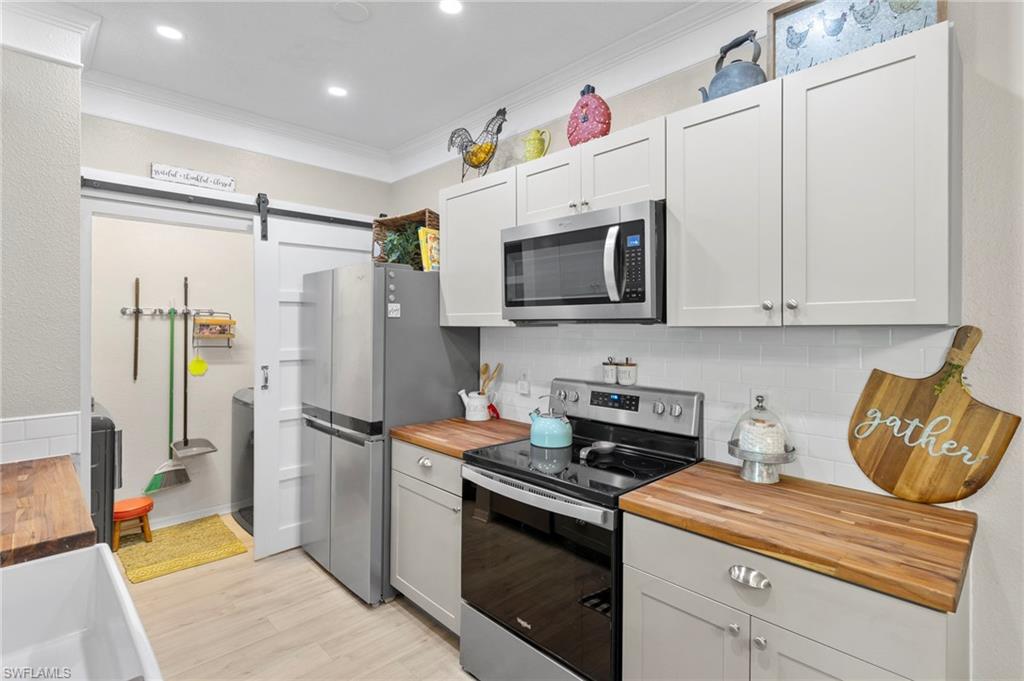 ROYAL GREENS - Residential