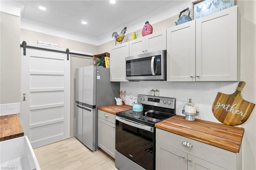 ROYAL GREENS - Residential
