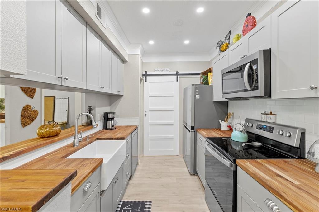 ROYAL GREENS - Residential