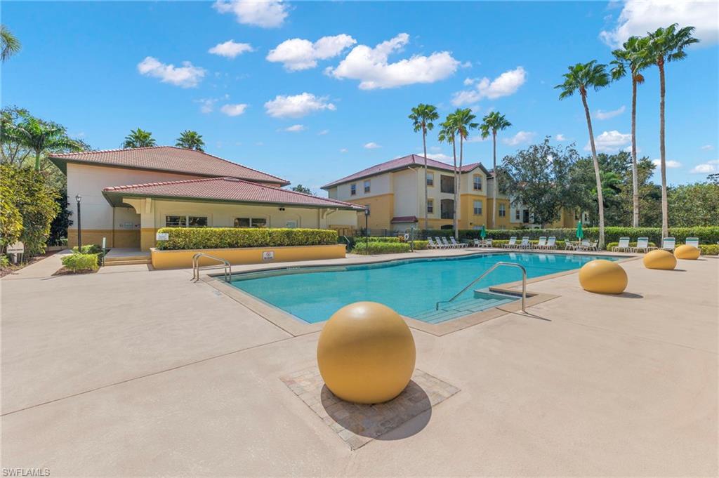 ROYAL GREENS - Residential