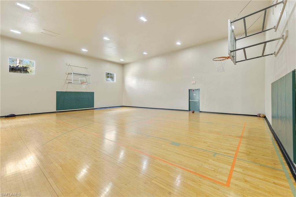 ROYAL GREENS - Residential
