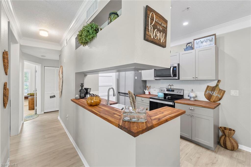 ROYAL GREENS - Residential
