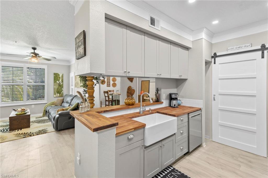 ROYAL GREENS - Residential