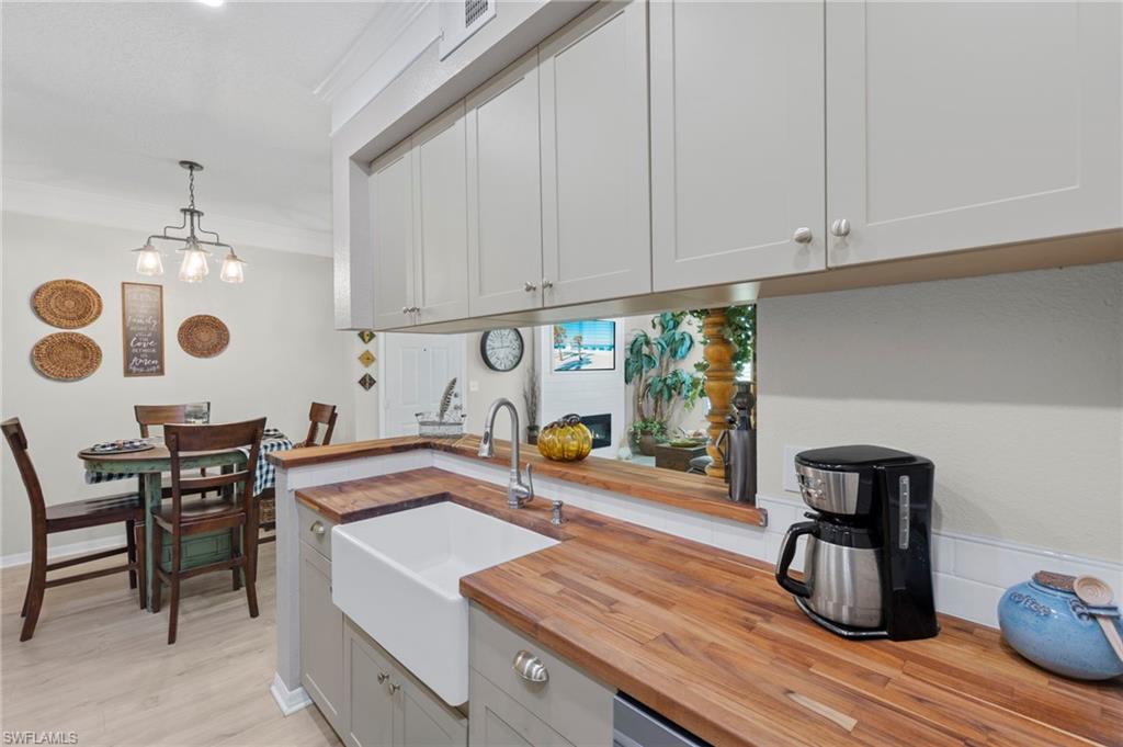 ROYAL GREENS - Residential