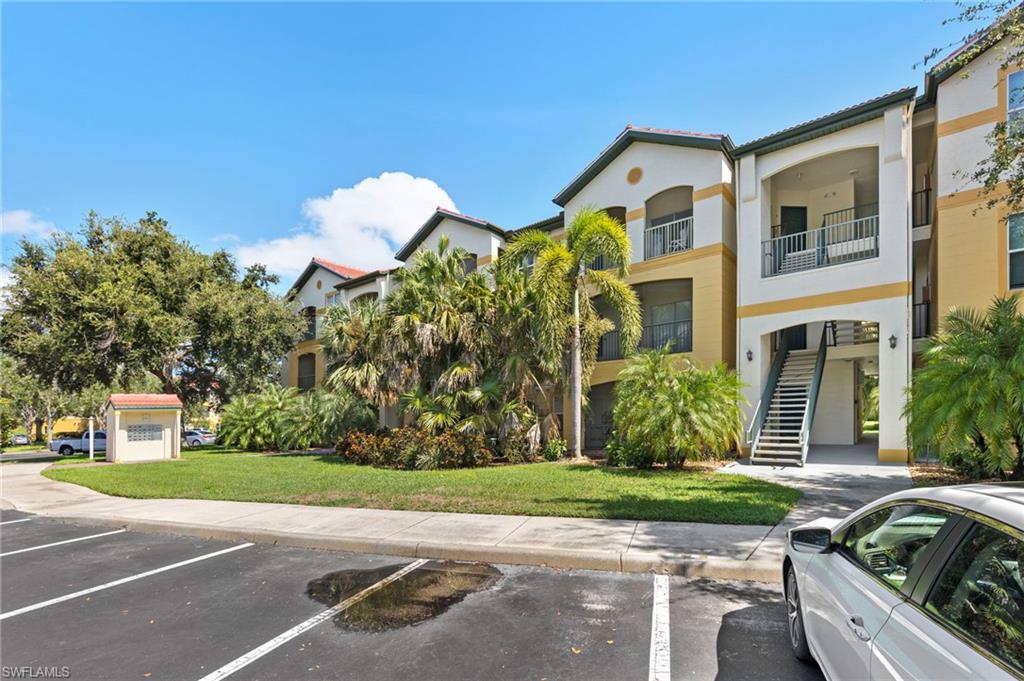 ROYAL GREENS - Residential