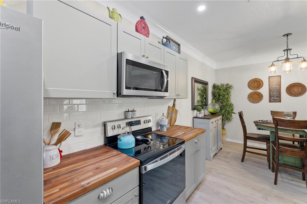 ROYAL GREENS - Residential