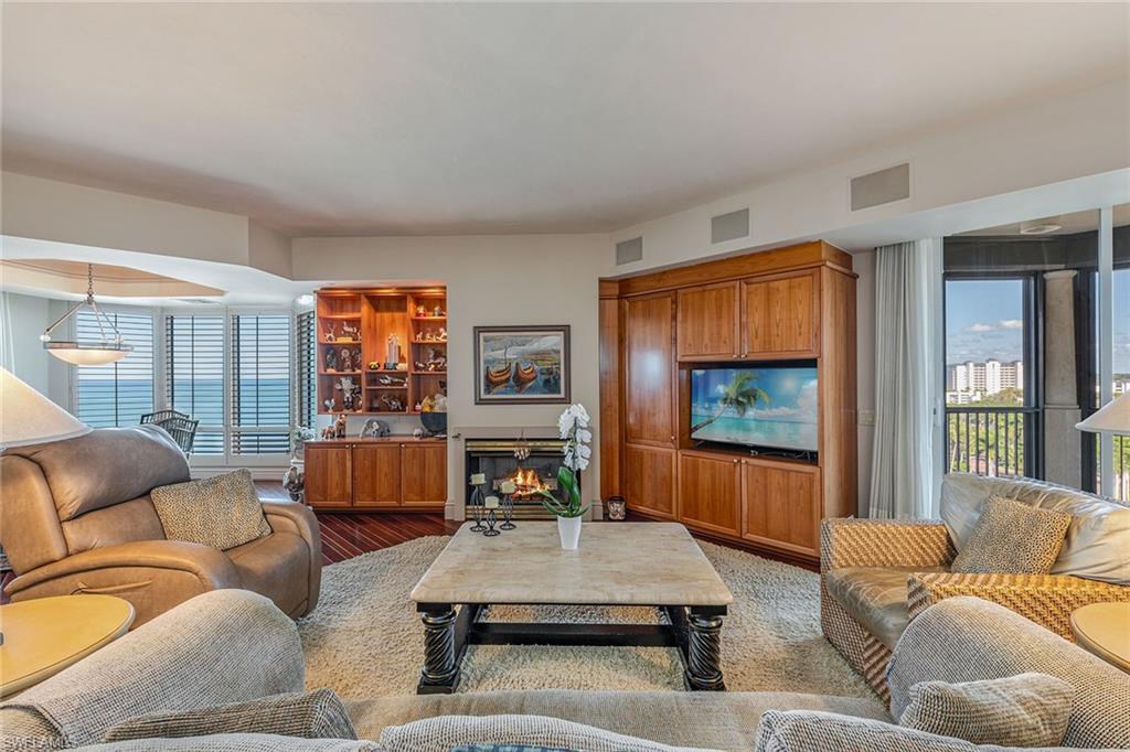 WINDSOR AT BAY COLONY - Residential