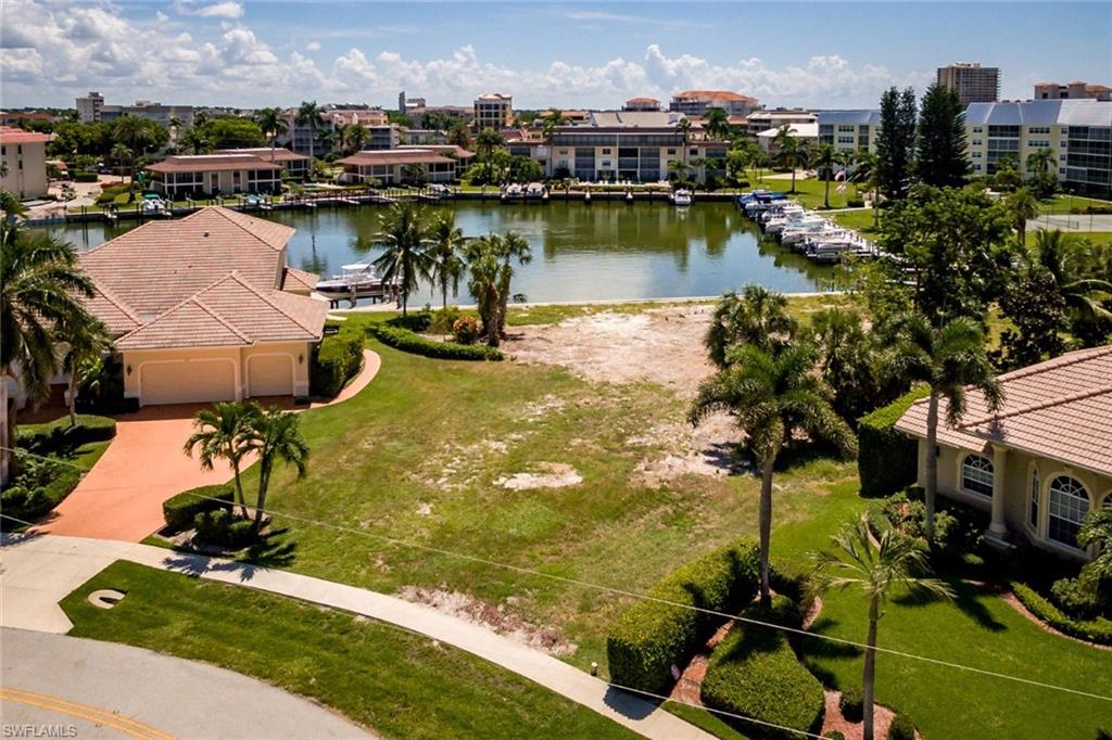 MARCO BEACH - Land