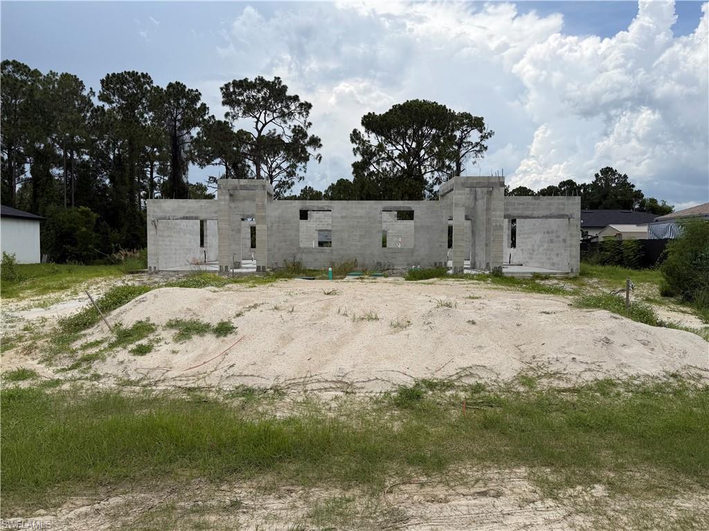 LEHIGH ESTATES - Residential Income