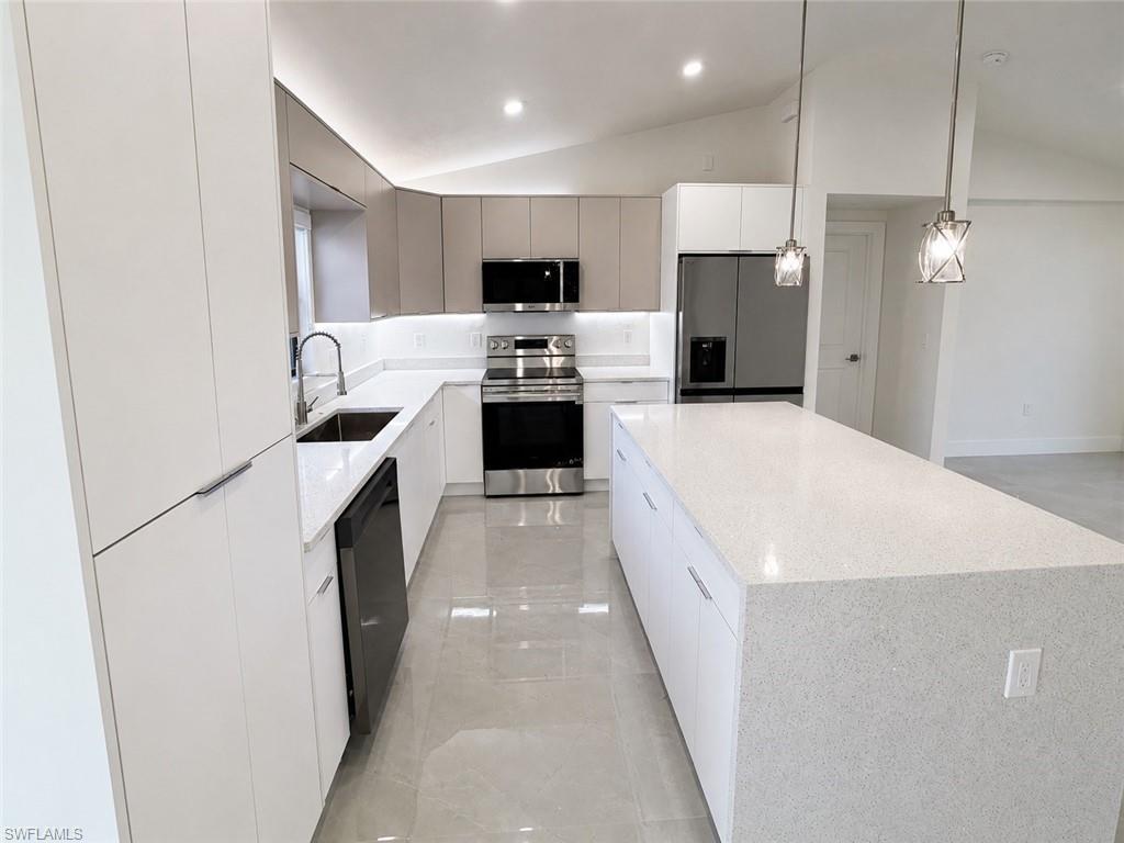 CAPE CORAL - Residential