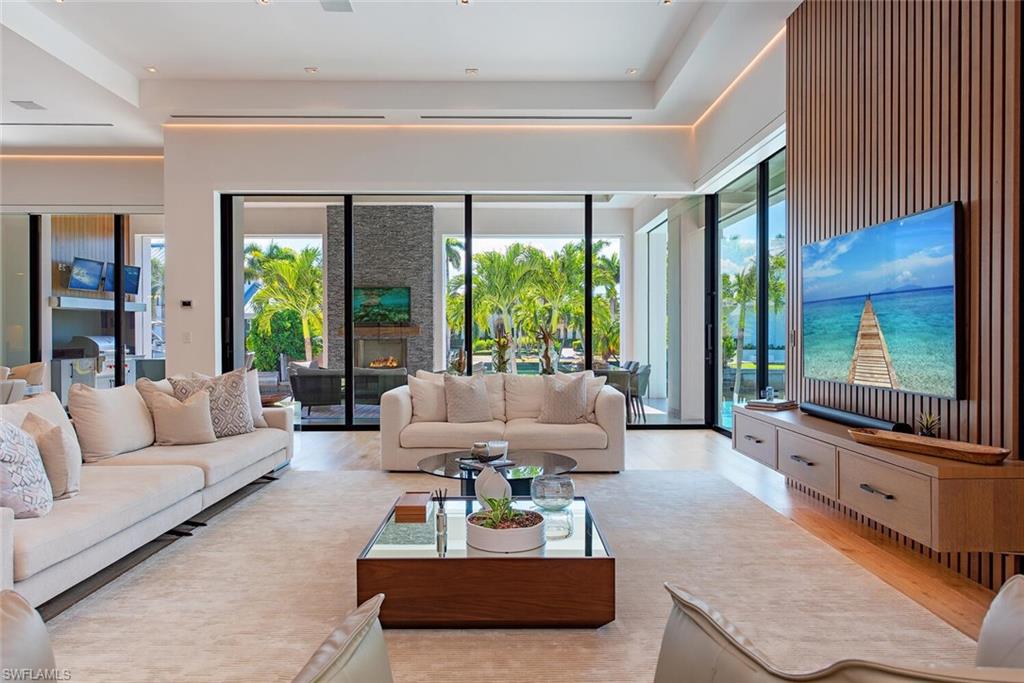 AQUALANE SHORES - Residential