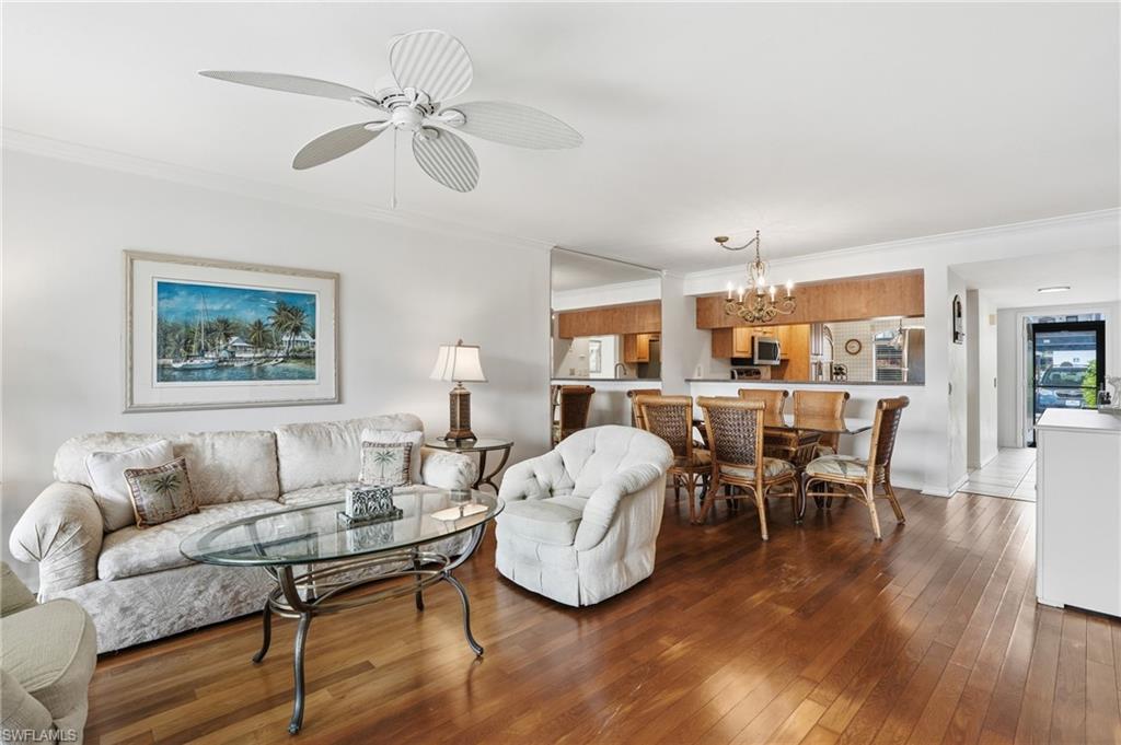 COUNTRY MANOR - Residential