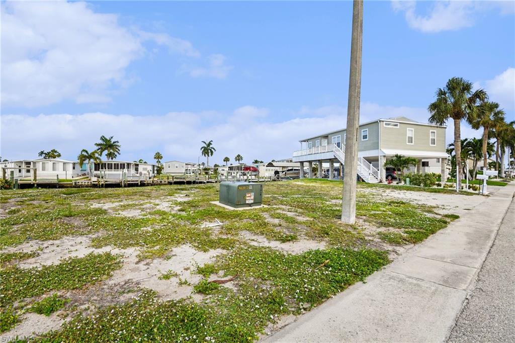 BAYSIDE ESTATES - Land