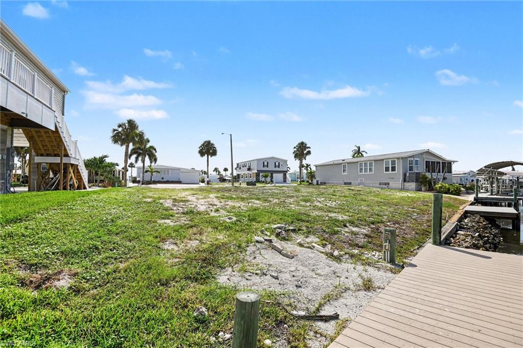 BAYSIDE ESTATES - Land