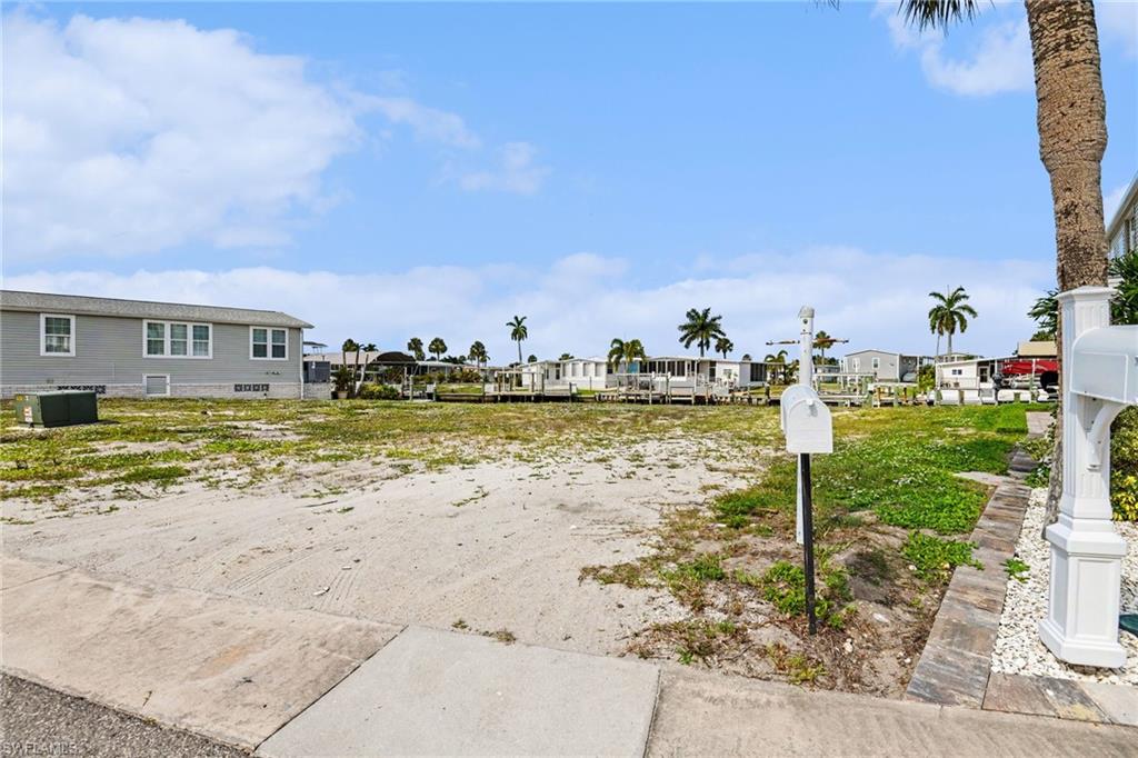 BAYSIDE ESTATES - Land