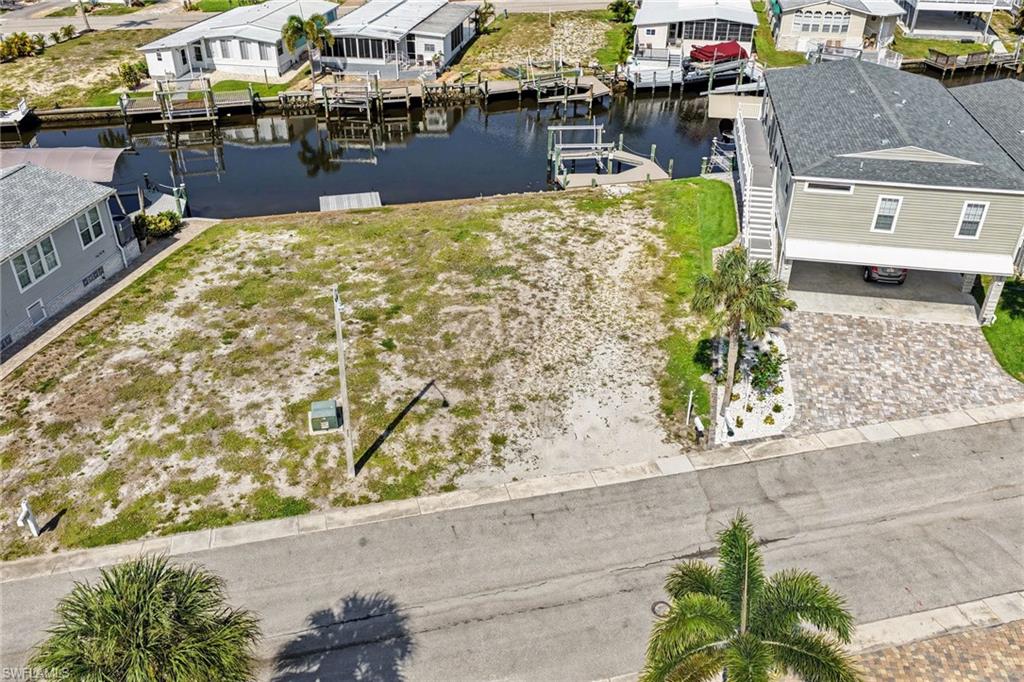 BAYSIDE ESTATES - Land