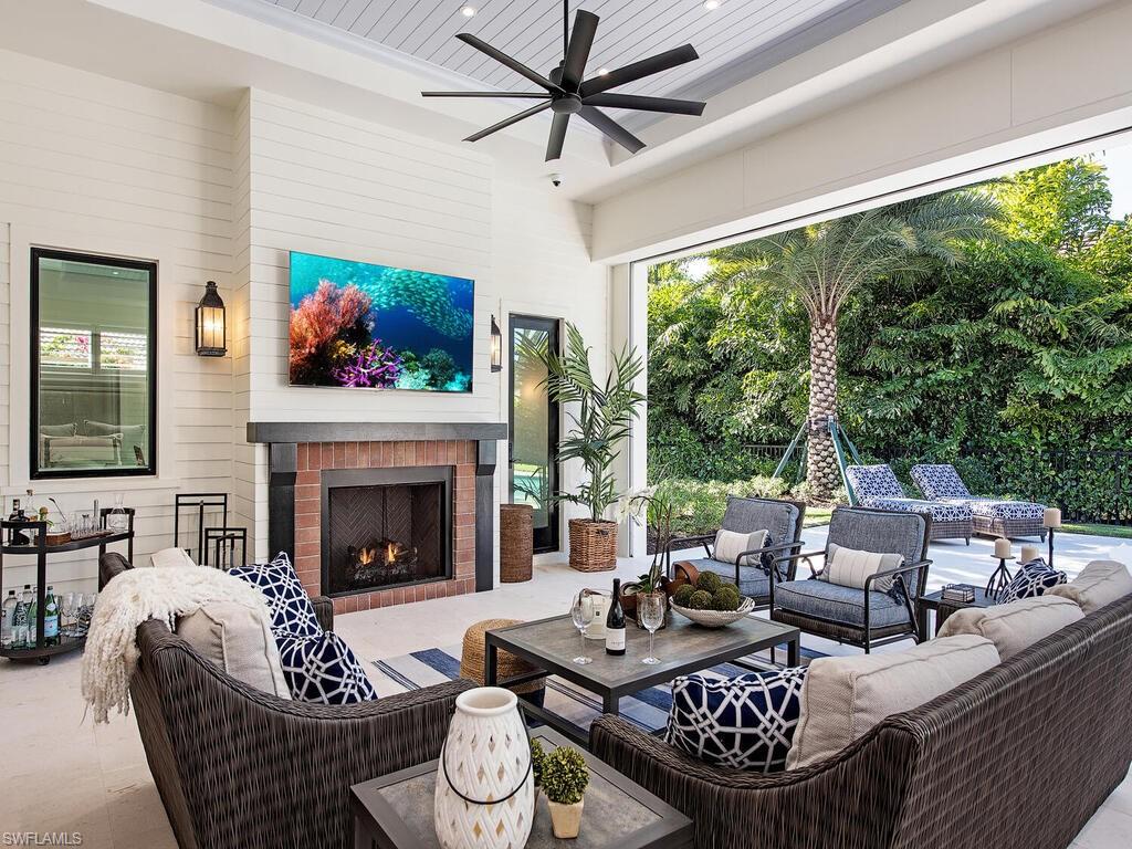 PELICAN BAY WOODS - Residential
