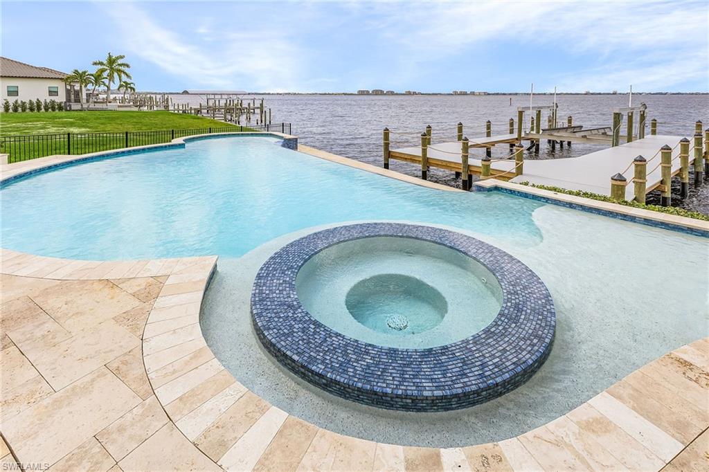YACHT CLUB - Residential