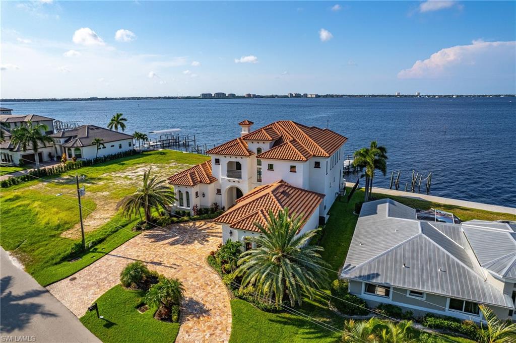YACHT CLUB - Residential