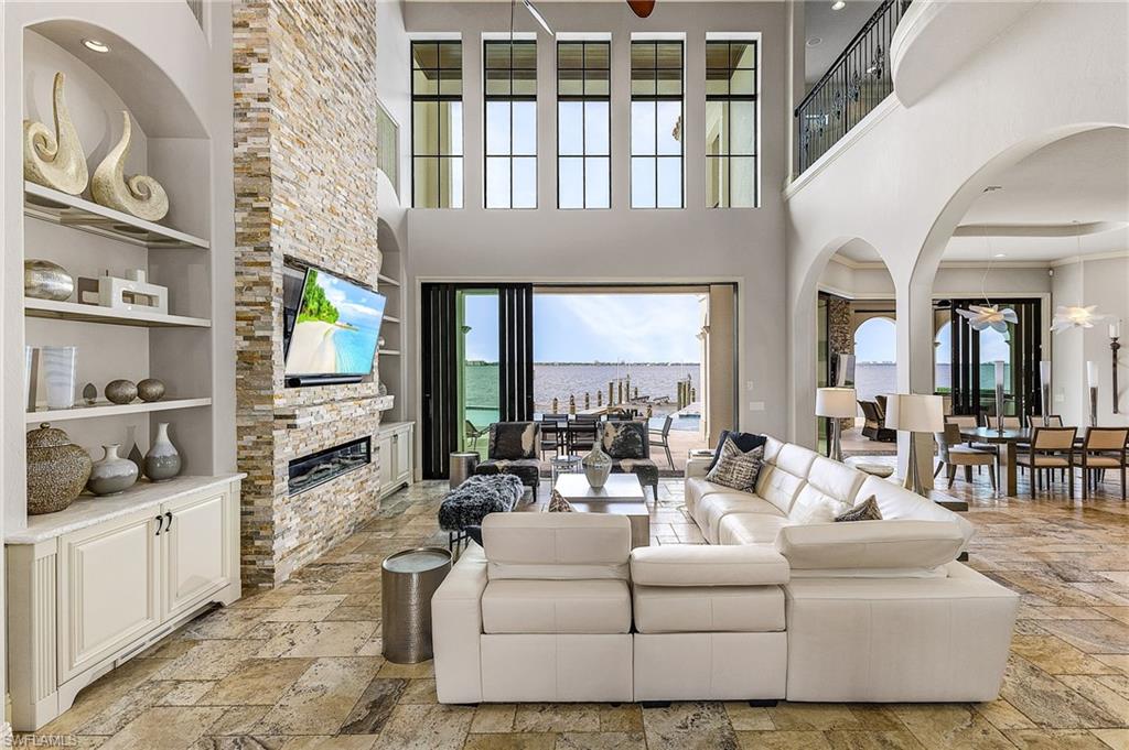 YACHT CLUB - Residential